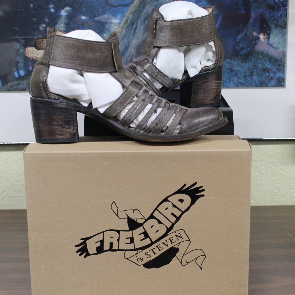 FREEBIRD BY STEVEN BLAKE GREY DISTRESSED Short Boots Size 10